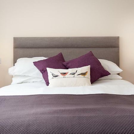 Stylish Modern City Centre Apartment Gloucester Exterior photo